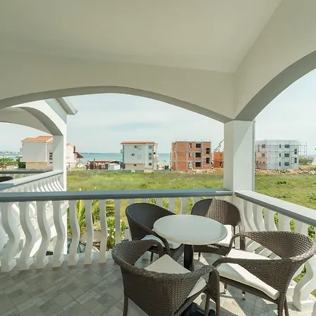 Jambreus Apartment Vir